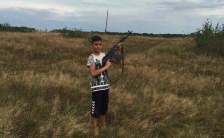 Суд отпустил под залог подозреваемого подростка, которого хотело линчевать село