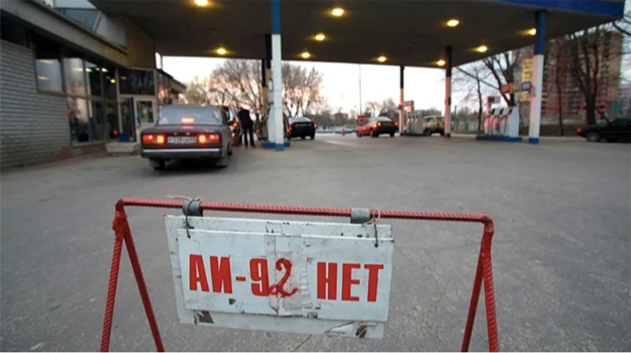 Russia faces mass closures of private petrol stations amid fuel shortage