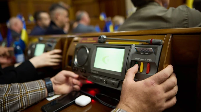 Рада продлила военное положение и мобилизацию
