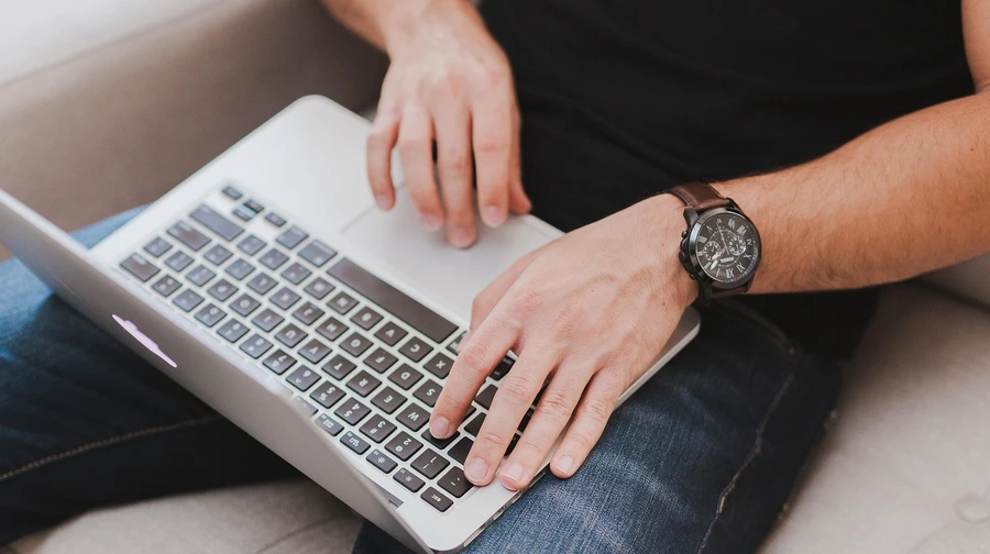 Russians pose as law enforcement agents or women on dating websites to recruit Ukrainians