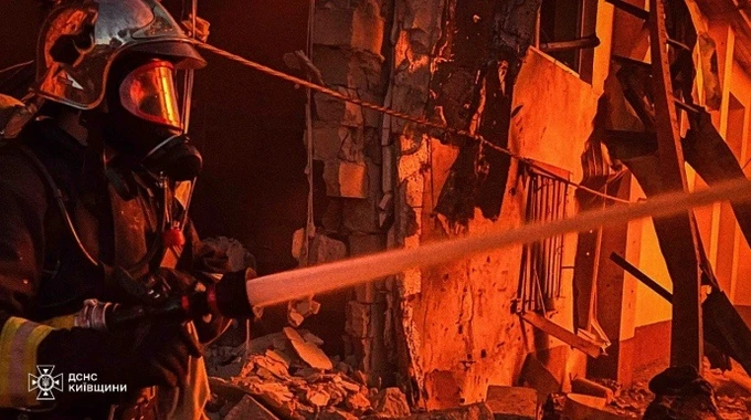 Ракетный удар по Киеву: погибли ребенок и женщина, ранены медики, которые выехали на вызов