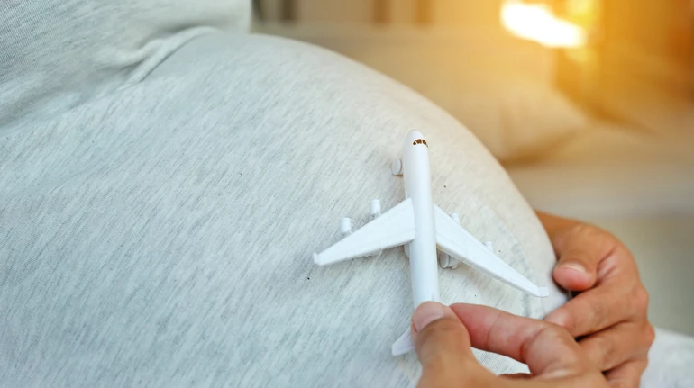 Пуповину перев'язали шнурівкою: у США жінка народила дитину в літаку за 20 хвилин до приземлення