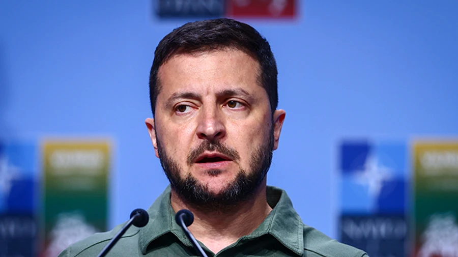 Zelenskyy advises Russians leave Crimea while Kerch Bridge is somehow still functioning