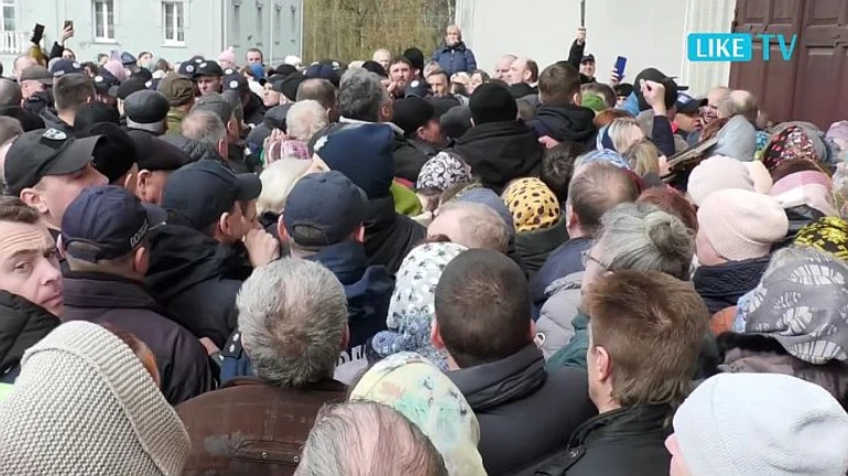 У найбільшому храмі Шепетівки попри опір УПЦ МП відбулося богослужіння українською