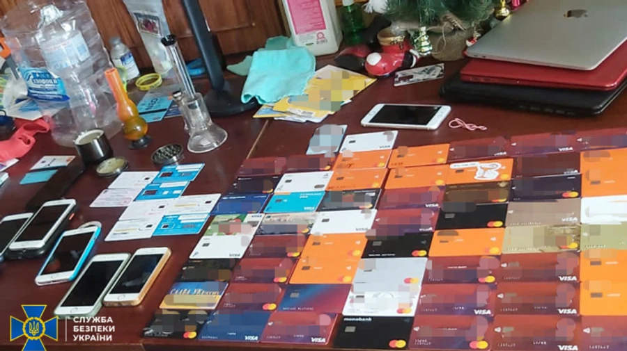 Fraudsters steal almost 100 million hryvnias from accounts of Mariupol residents