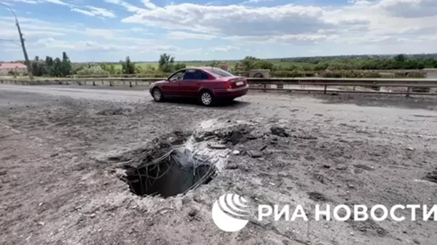 ЗСУ вдруге вдарили по мосту у Херсоні, окупанти хочуть його закрити – росЗМІ