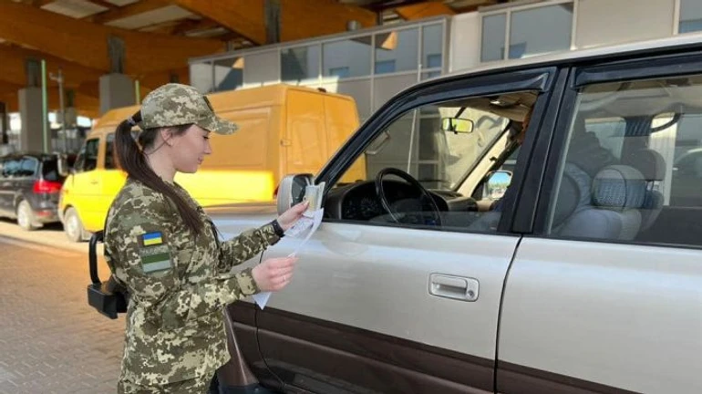 Поток на въезд в Украину после 9 мая превышает поток на выезд