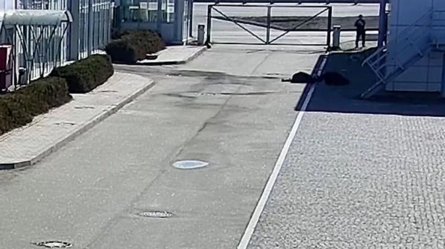 Солдаты РФ хладнокровно застрелили двух гражданских под Киевом: CNN обнародовала видео