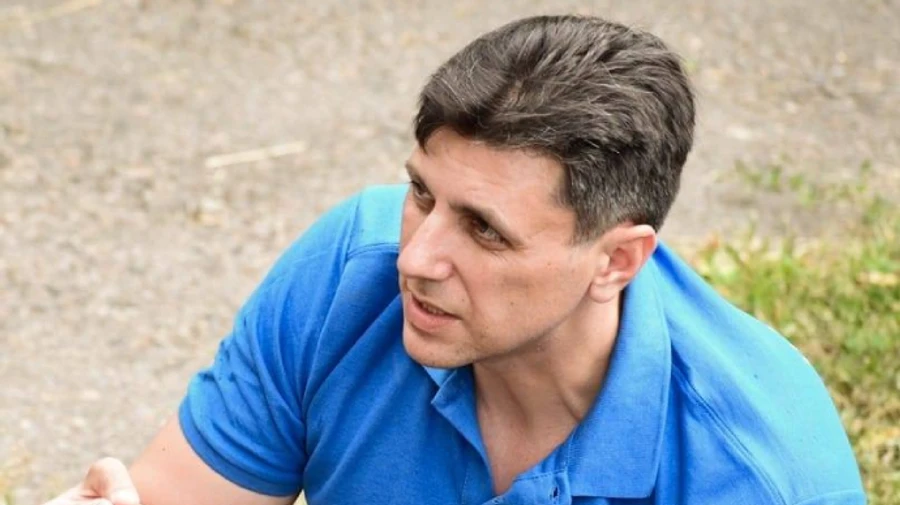 Вибух авто в Дніпрі поліція розглядає як теракт, загинув АТОвець