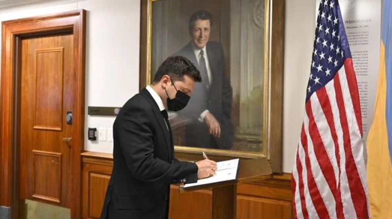 Зеленский рассказал, с какого вопроса планирует начать встречу с Байденом