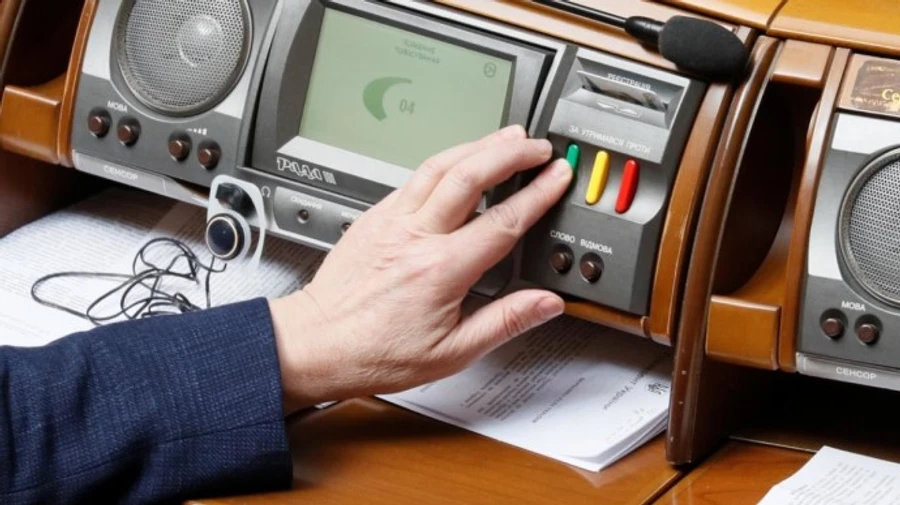 Рада заборонила близьким депутатів ставати їх помічниками-консультантами