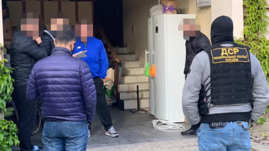 Поліцейські вилучили 400 тисяч доларів воровського общака у Києві