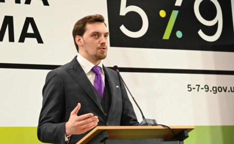 Гончарук рассказал, кому и на что государство выдало первый доступный кредит под 7%