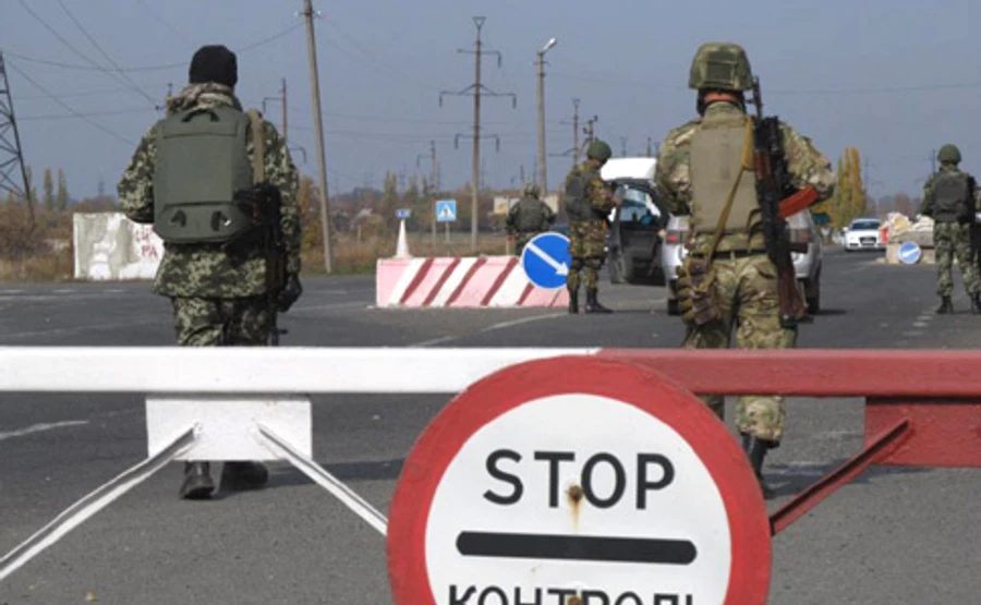 У штабі розробляють тимчасовий механізм пропуску волонтерів в зону АТО