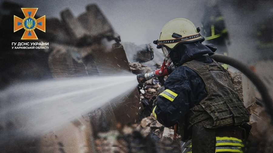 РФ вдарила КАБом по Харківщині: четверо поранених, палають будинки