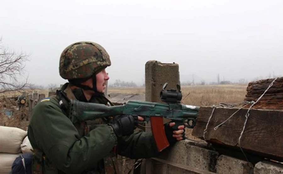 АТО: 52 обстріли за добу, бойовики намагались зайти в тил