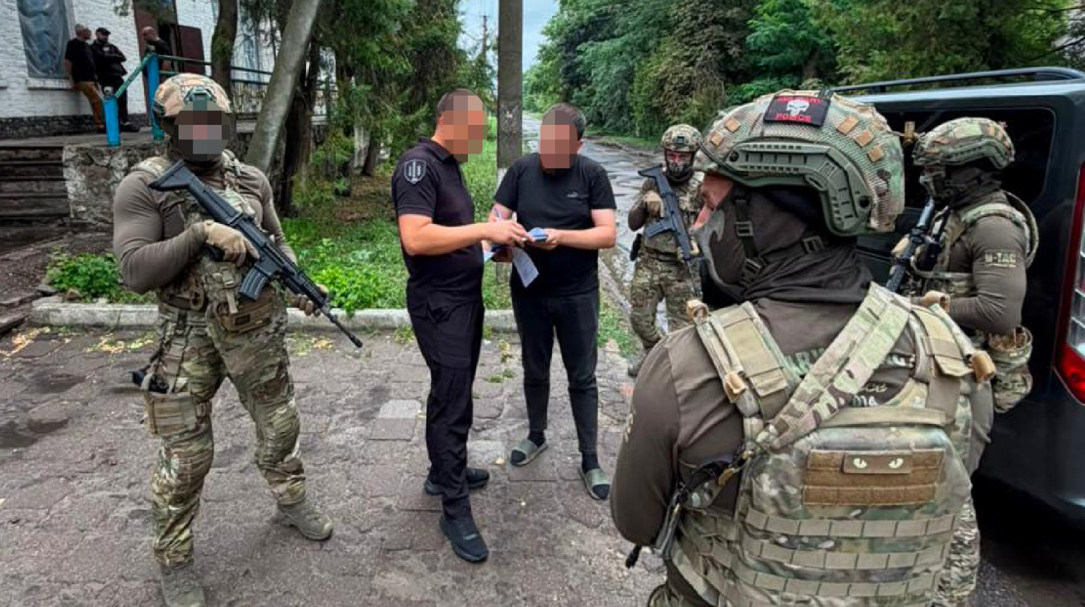 "Покарали" до травм черепа: за підозрою в знущанні з побратимів затримали двох бійців "Скелі"