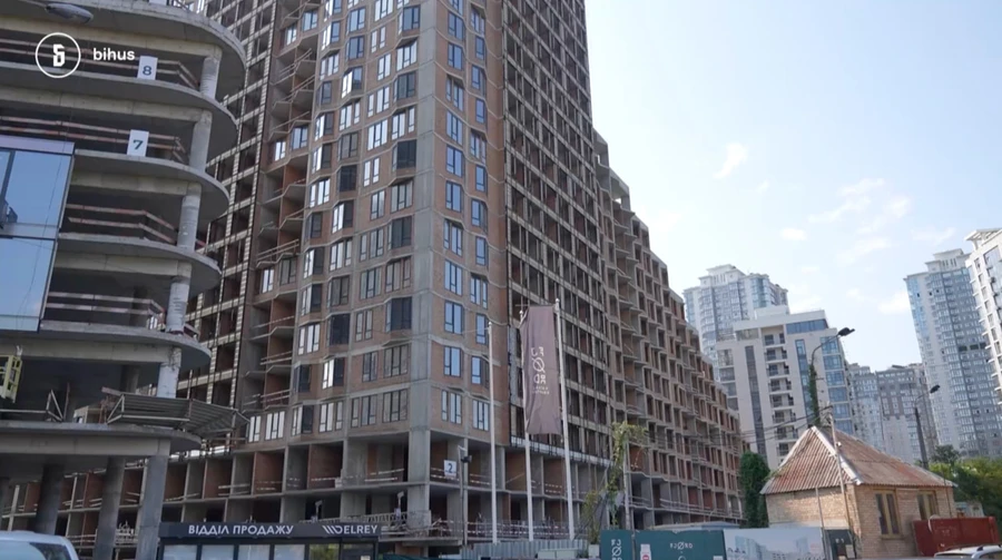 Bihus.Info: У Києві припинив роботу забудовник, який може бути пов’язаний з Єрмаком та Медведчуком