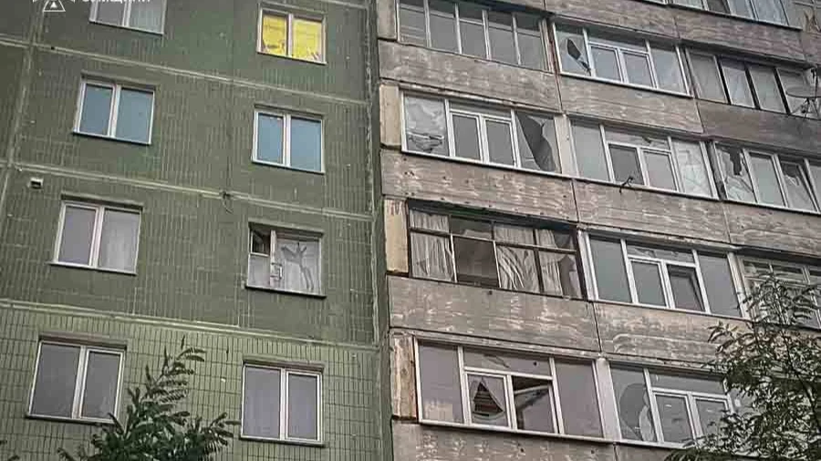 Російські дрони Молнія вдарили по двох багатоповерхівках у Сумах, є поранена – ОВА