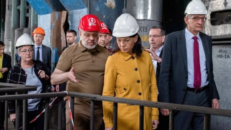 German Foreign Minister visits Ukrainian thermal power plant destroyed by Russians