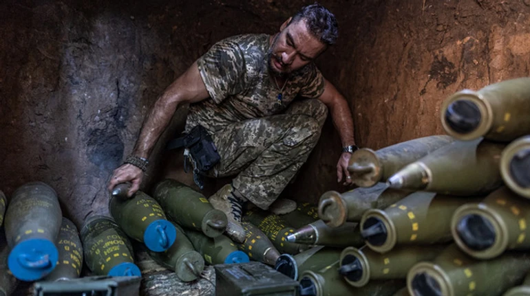 Где боеприпасы? Почему Россия производит гораздо больше снарядов, чем союзники Украины