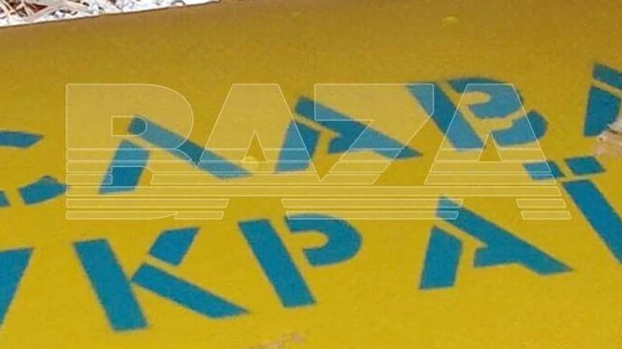 Под Москвой обнаружили сине-желтый беспилотник неподалеку от путей