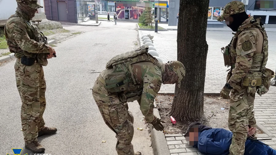 Задержали мужчину, который поднял триколор в Харькове в 2014-м: его ловили 8 лет 