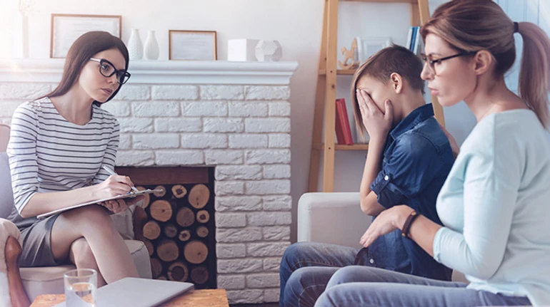 Боюся, що тата вб'ють на війні. Як говорити з дитиною про страхи і допомогти сприйняти реальність