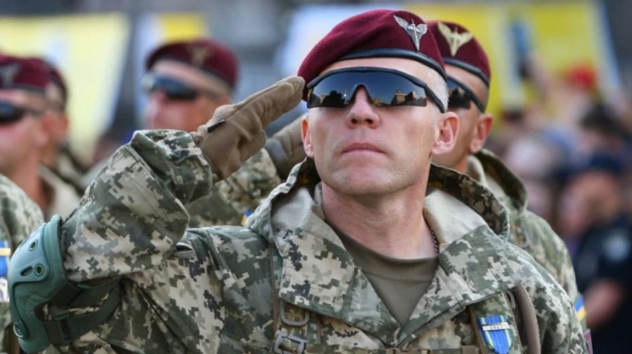 Зеленский присвоил звание генерал-майора командующему ДШВ ВСУ