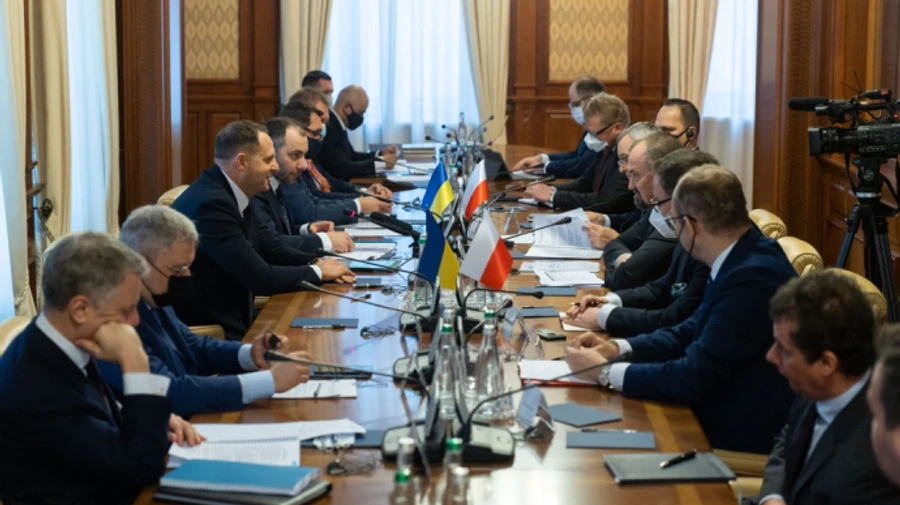 Украина и Польша начали решать проблему транзитных авторазрешений