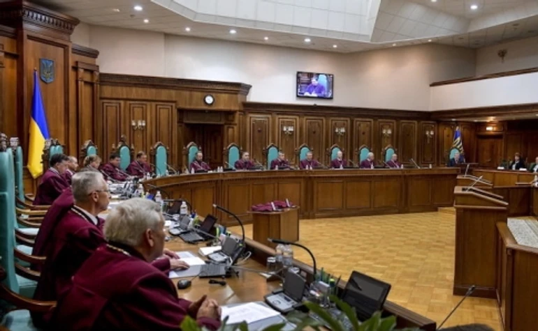 Війна між КСУ та Зеленським триває, а для киян дещо може змінитися