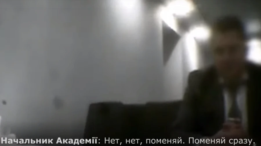 Поменяй на доллары: СБУ обнародовала доказательства взятки начальнику Летной академии