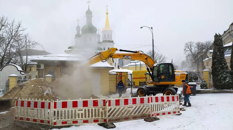 Поблизу Лаври прорвало трубу: більше 80 будинків у центрі Києва без тепла і води