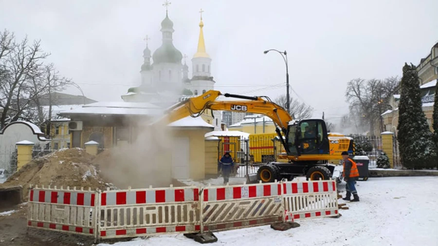 Поблизу Лаври прорвало трубу: більше 80 будинків у центрі Києва без тепла і води