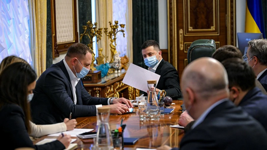 Зеленский приказал правительству подробно объяснить людям о карантине