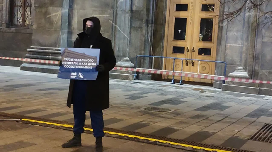 В Москве после разговора Навального с отравителем задержали сторонников политика   