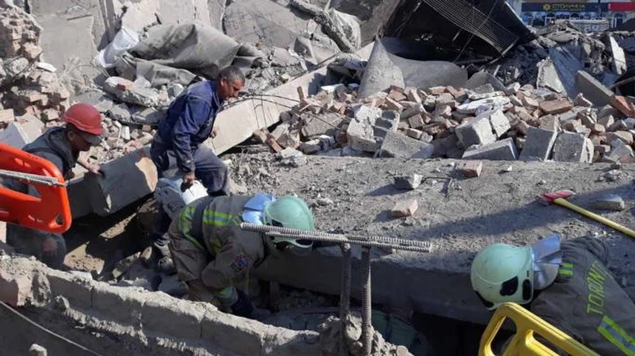 Обрушился неработающий кинотеатр на Закарпатье: погиб человек