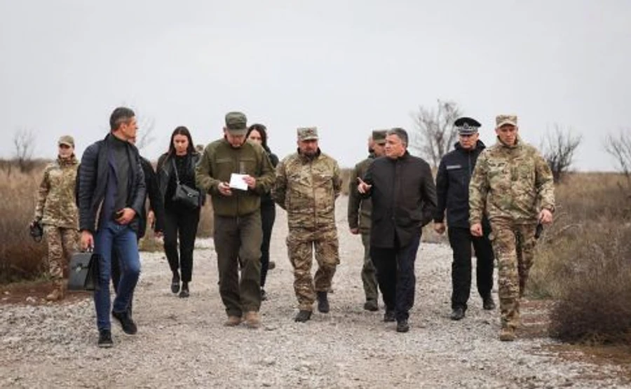 Аваков приїхав у Маріуполь в центр Азову і висловив підтримку