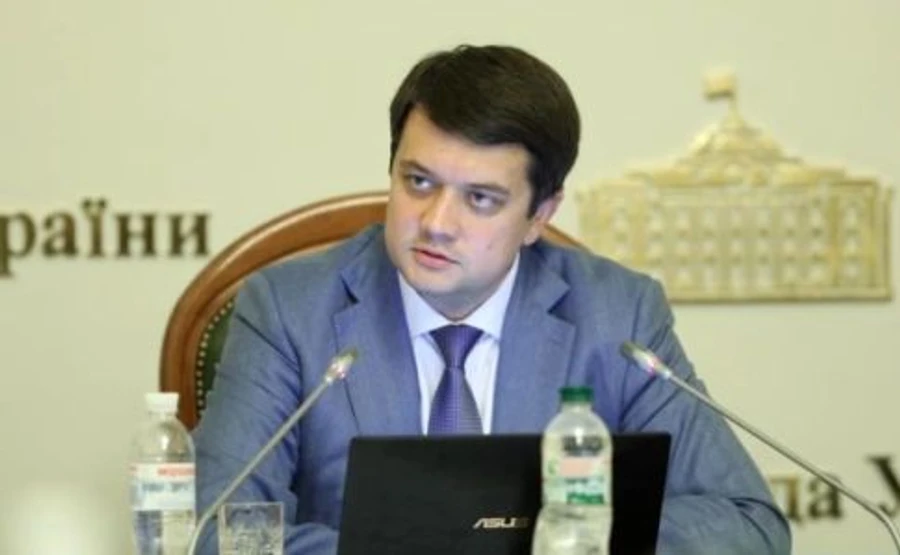 Раде выбрали временное руководство, а Разумков попрекнул избранников за произвол