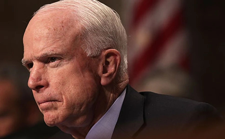 Сенатор Маккейн решил прекратить лечение рака