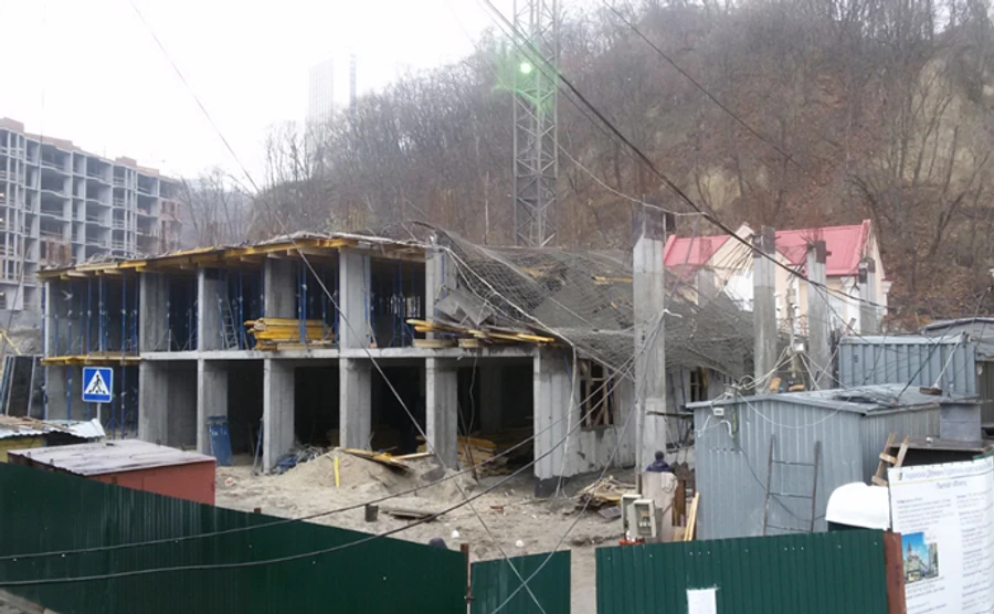 У Києві на Подолі обвалилася недобудова