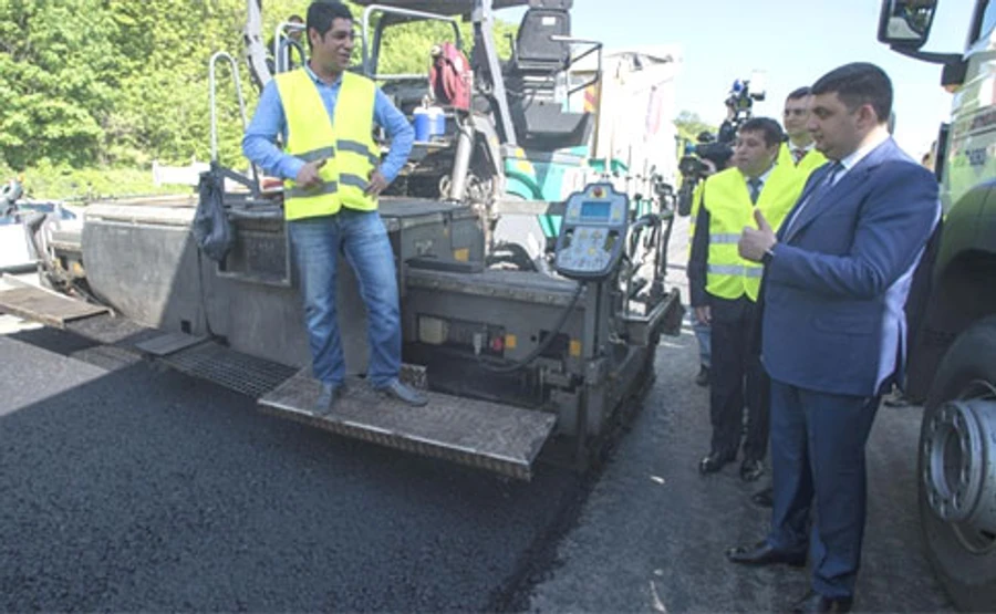 Дороги, о которых говорил Гройсман, будут ремонтировать, а не строить