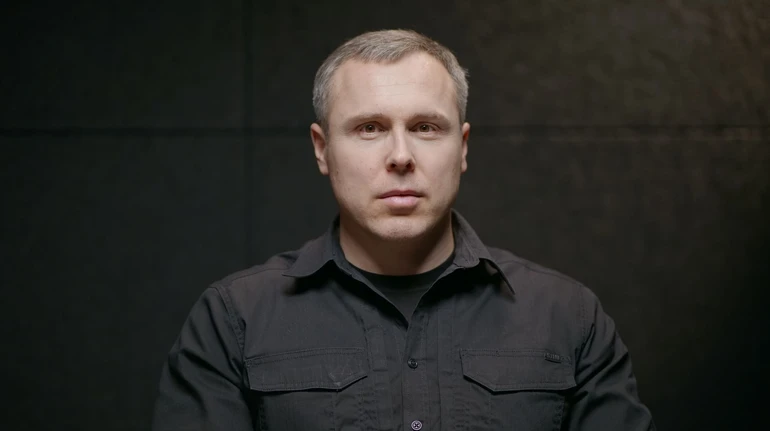 В правительстве говорят, что нельзя тратить средства партнеров на армию. Партнеры говорят, что можно. Кто-то кого-то обманывает – Роман Костенко