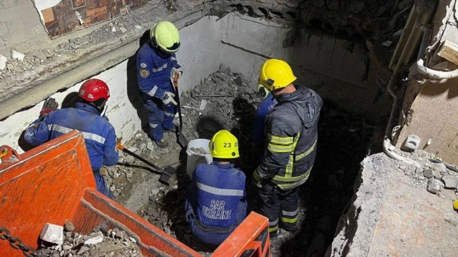 Удар росіян по Чернігову: кількість жертв зросла до 18, пошуково-рятувальна операція завершена