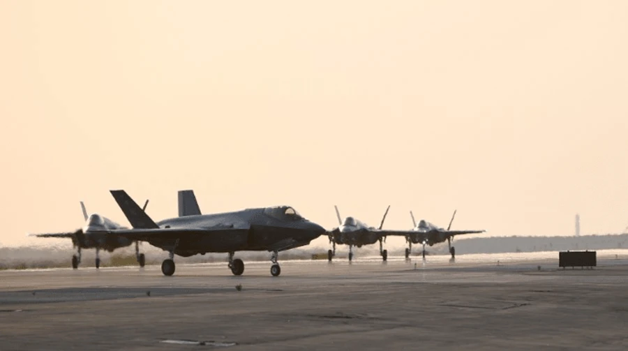 Хуситы выпустили ракеты по авиабазе в ОАЭ