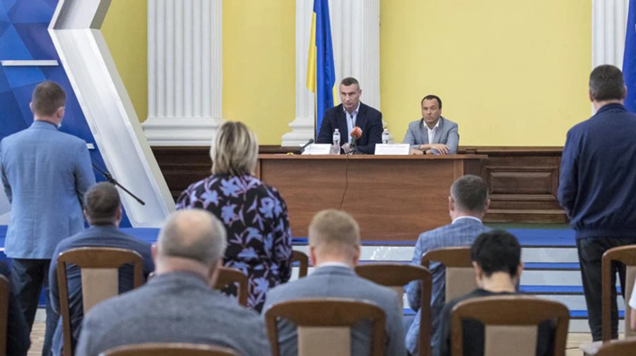 Кличко влаштував струс головам районів і головним комунальникам: одного звільнив