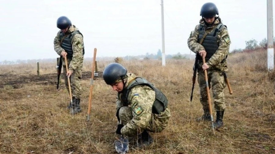 У штабі ООС кажуть, що за добу військові розмінували 6 гектарів