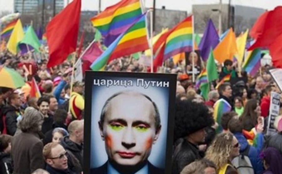 Путин хочет вписать в Конституцию РФ традиционные семейные ценности