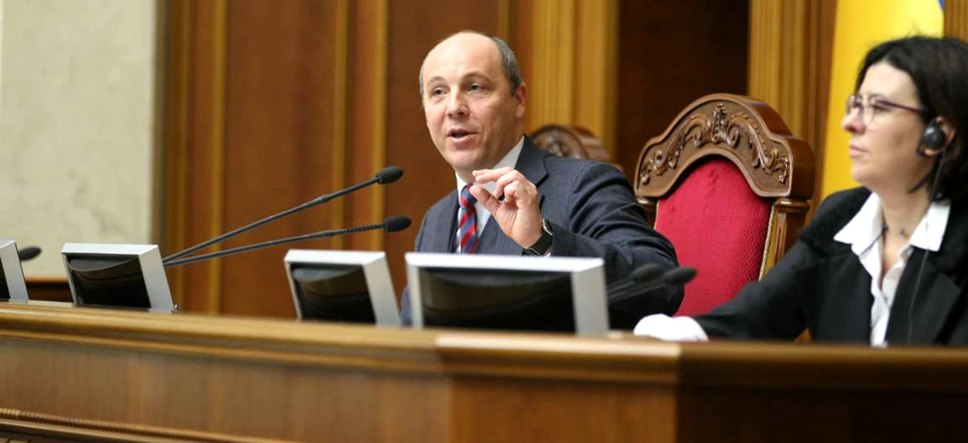 День суду.  Бенефіс Парубія, допомога залу та дзвінок другу Березенка