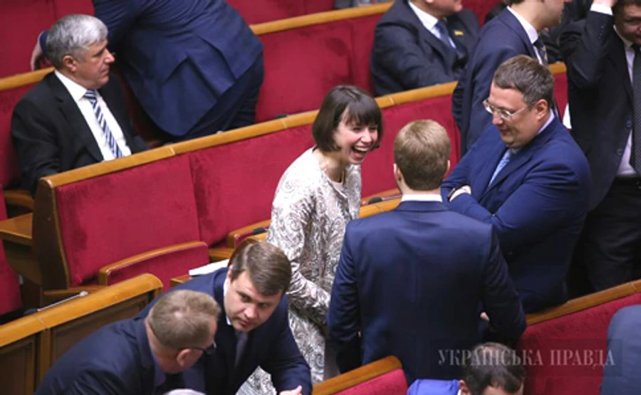 Депутатам еще при Гройсмане почти втрое подняли зарплату